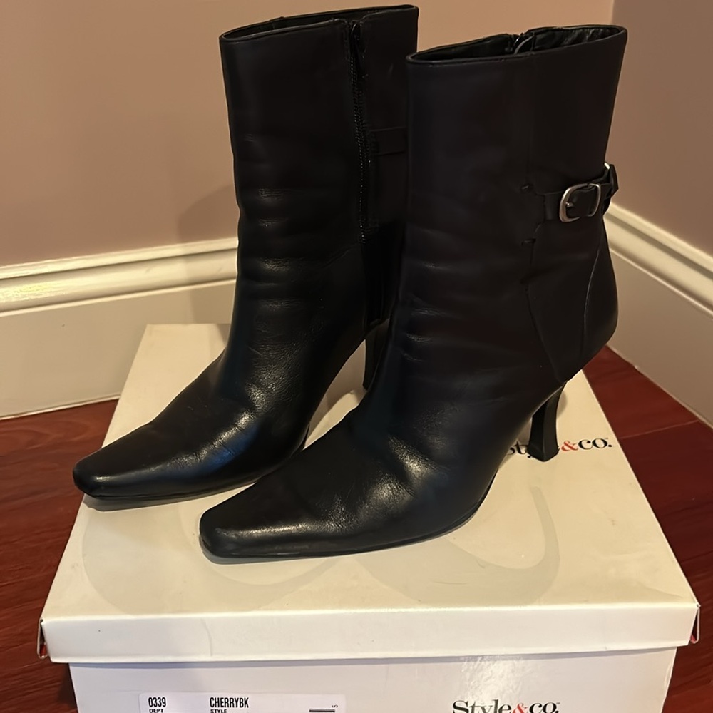 Style & Co ladies boots!